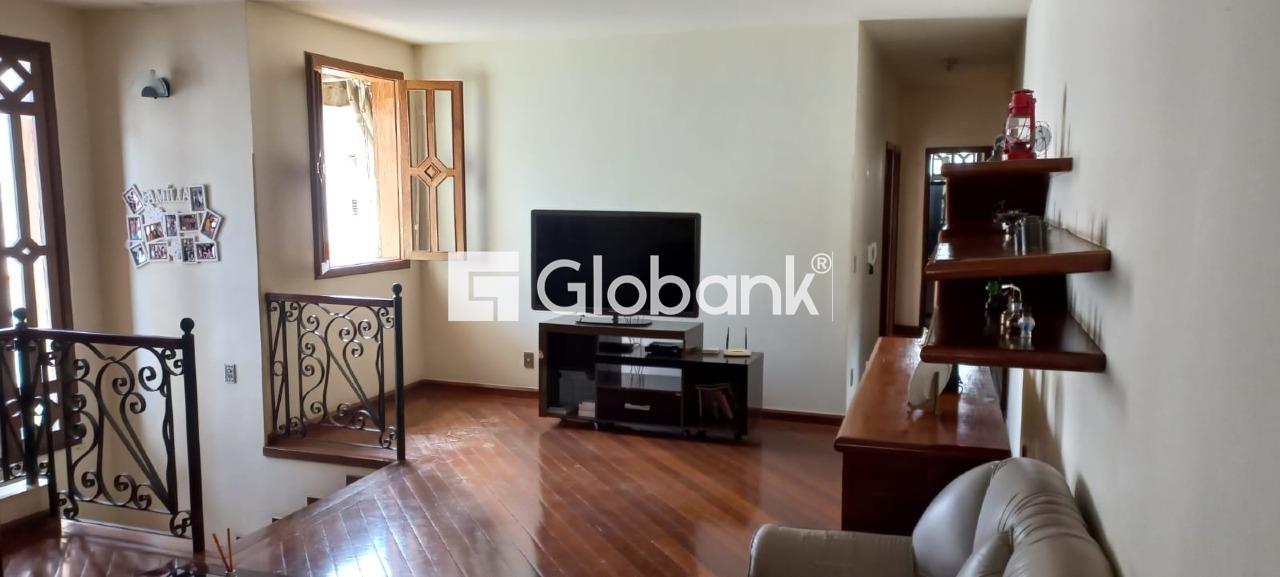 Casa 6 quartos à venda Ibituruna 360m² Montes Claros MG: 