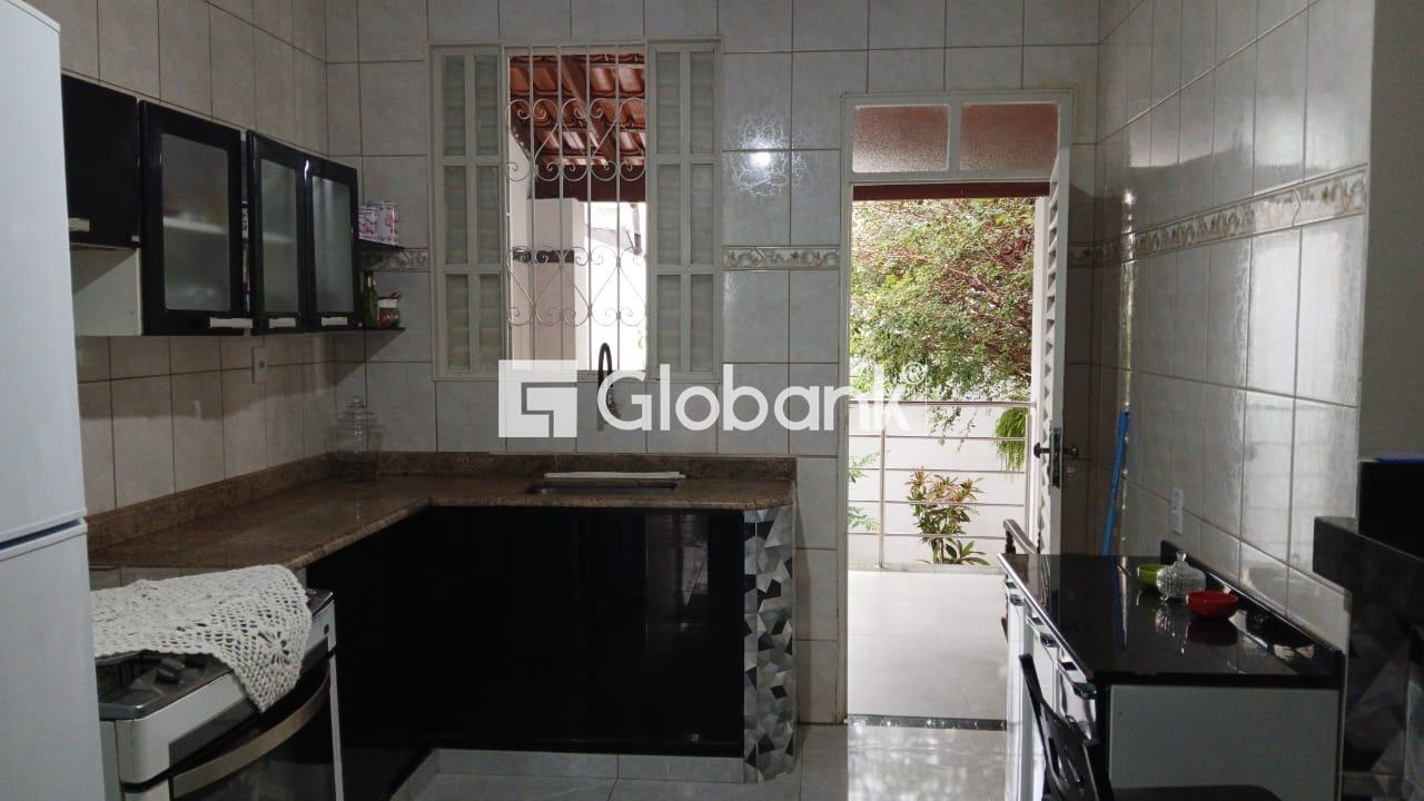 Casa 3 quartos à venda Alcides Rabelo 160m² Montes Claros MG: 