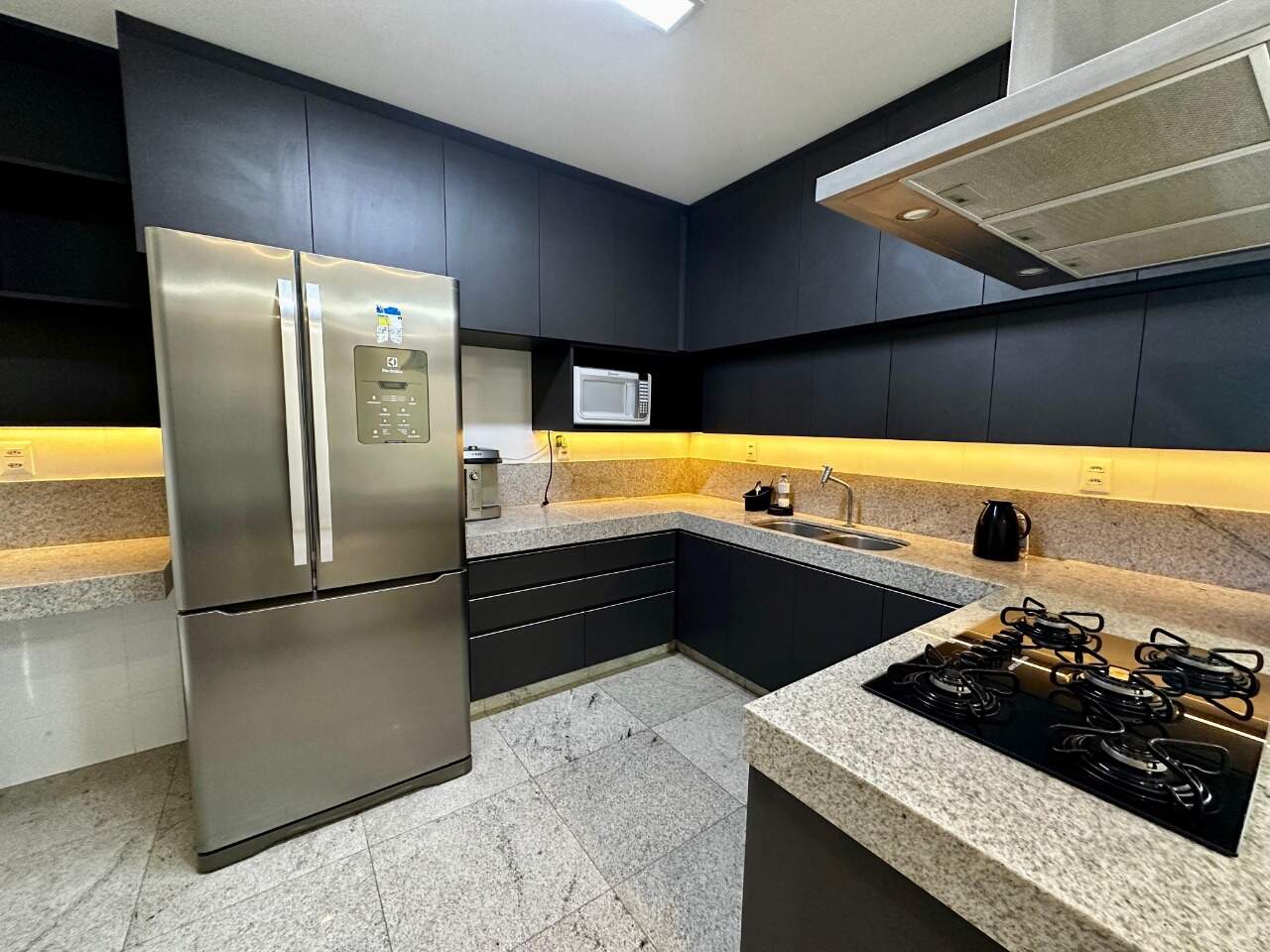 Apartamento 3 quartos para aluguel Cândida Câmara 120m² Montes Claros MG: Cozinha