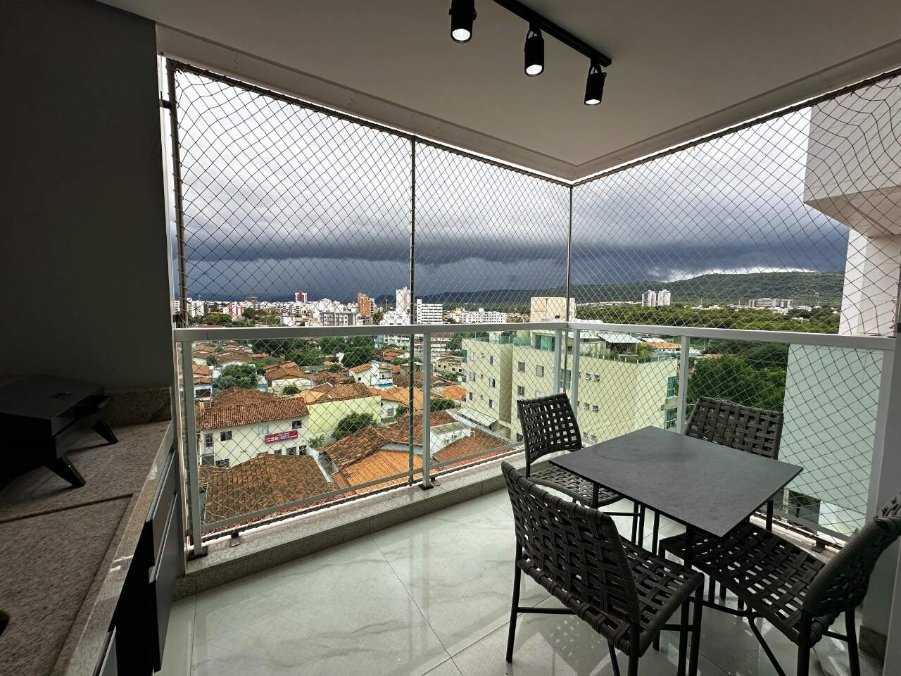 Apartamento 3 quartos para aluguel Cândida Câmara 120m² Montes Claros MG: Varanda