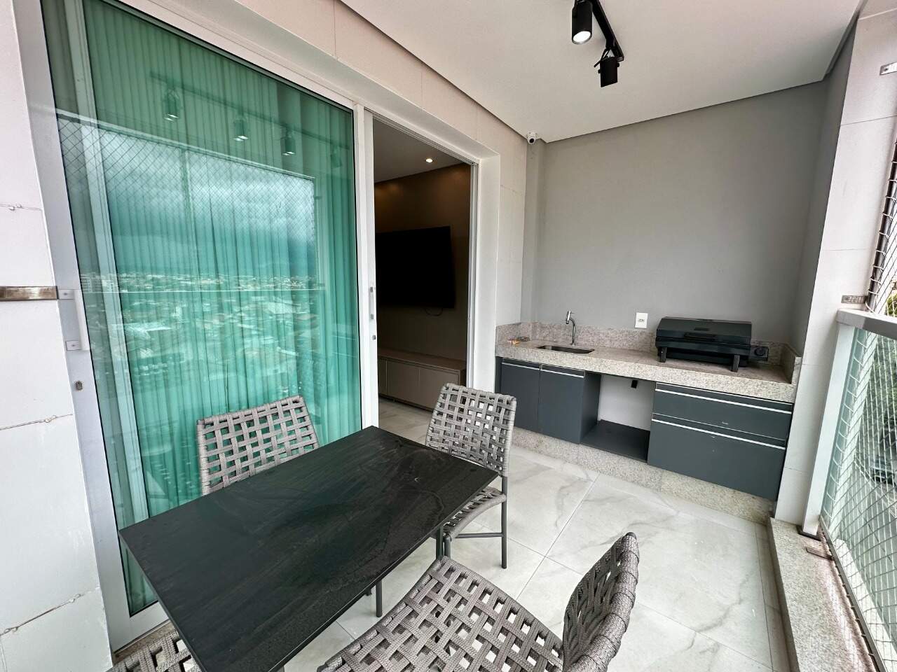 Apartamento 3 quartos para aluguel Cândida Câmara 120m² Montes Claros MG: Varanda