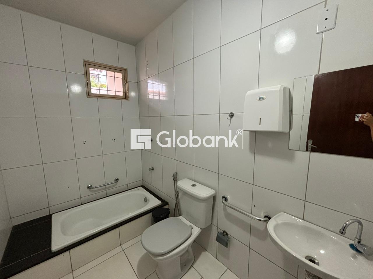 Casa 4 quartos para aluguel Todos os Santos 320m² Montes Claros MG: Banheiro Suite