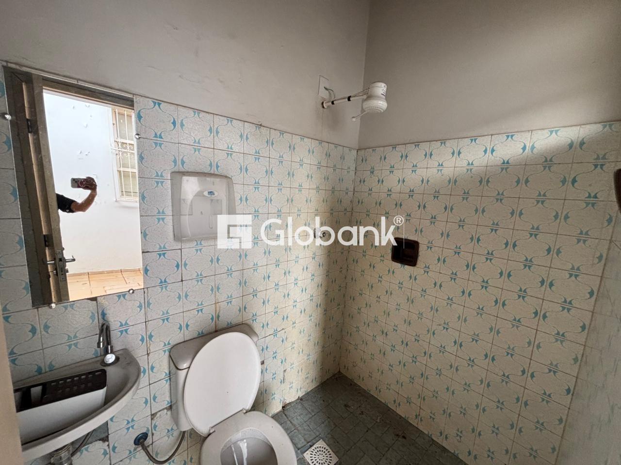 Casa 4 quartos para aluguel Todos os Santos 320m² Montes Claros MG: Banheiro Dce