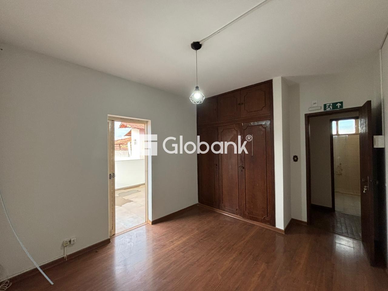 Casa 4 quartos para aluguel Todos os Santos 320m² Montes Claros MG: Quarto com varanda