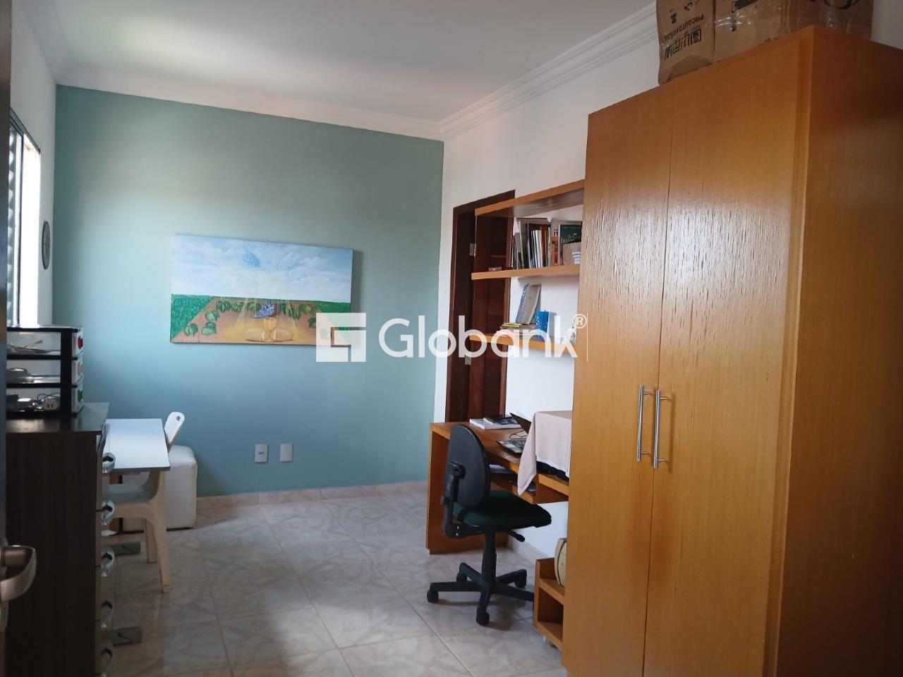 Casa 5 quartos à venda Centro 218m² Montes Claros MG: 