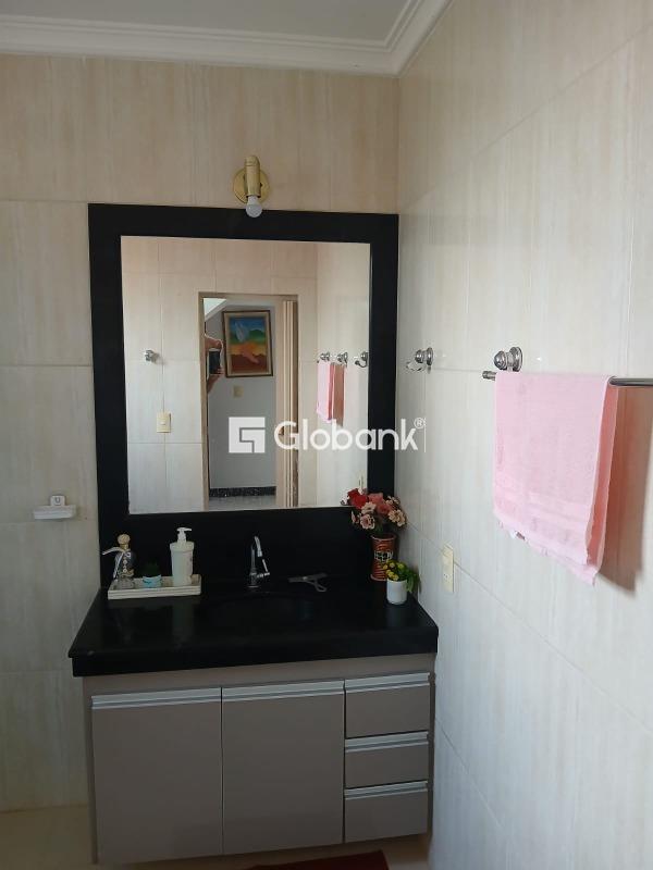 Casa 5 quartos à venda Centro 218m² Montes Claros MG: 