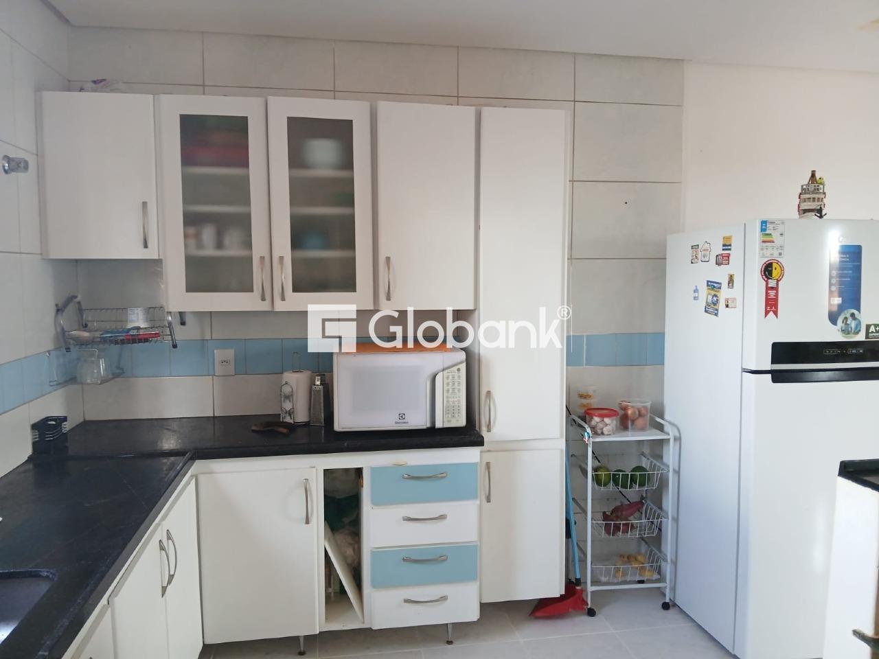 Casa 5 quartos à venda Centro 218m² Montes Claros MG: 