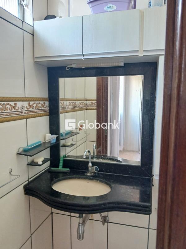 Casa 5 quartos à venda Centro 218m² Montes Claros MG: 