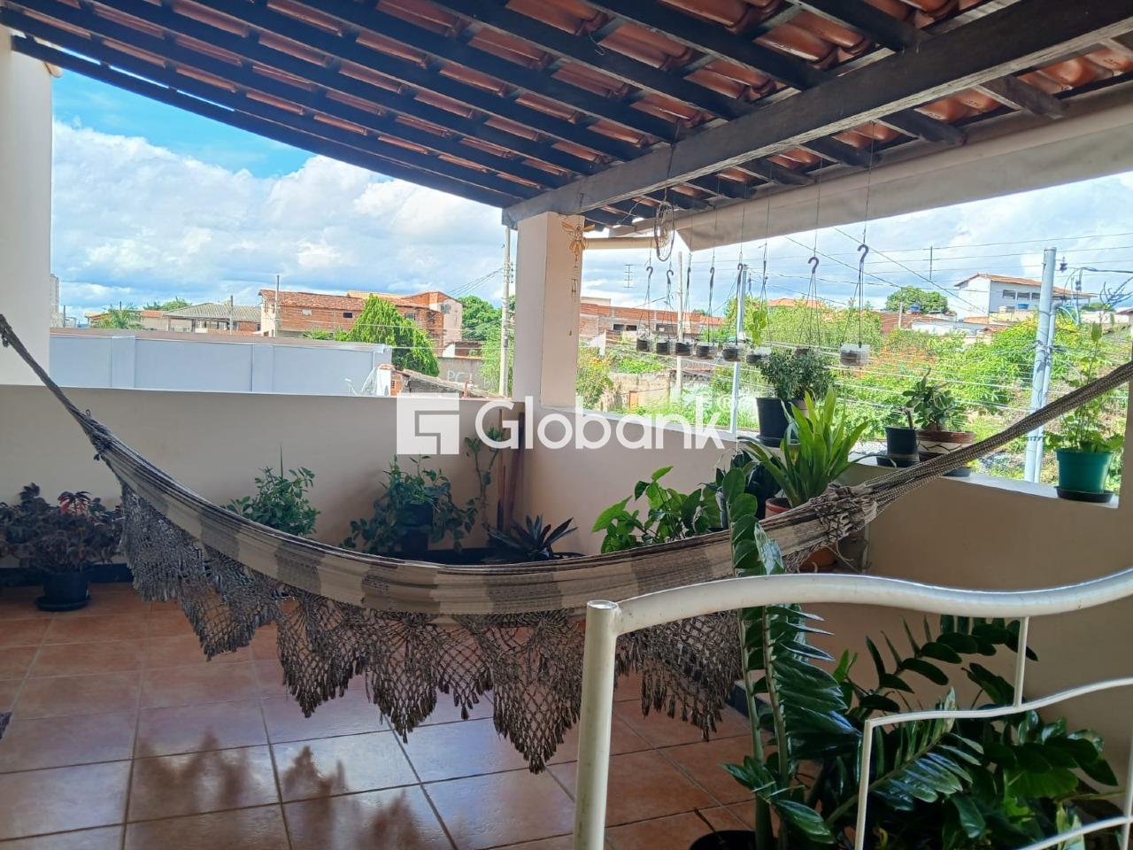 Casa 5 quartos à venda Centro 218m² Montes Claros MG: 