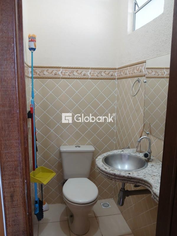 Casa 5 quartos à venda Centro 218m² Montes Claros MG: 