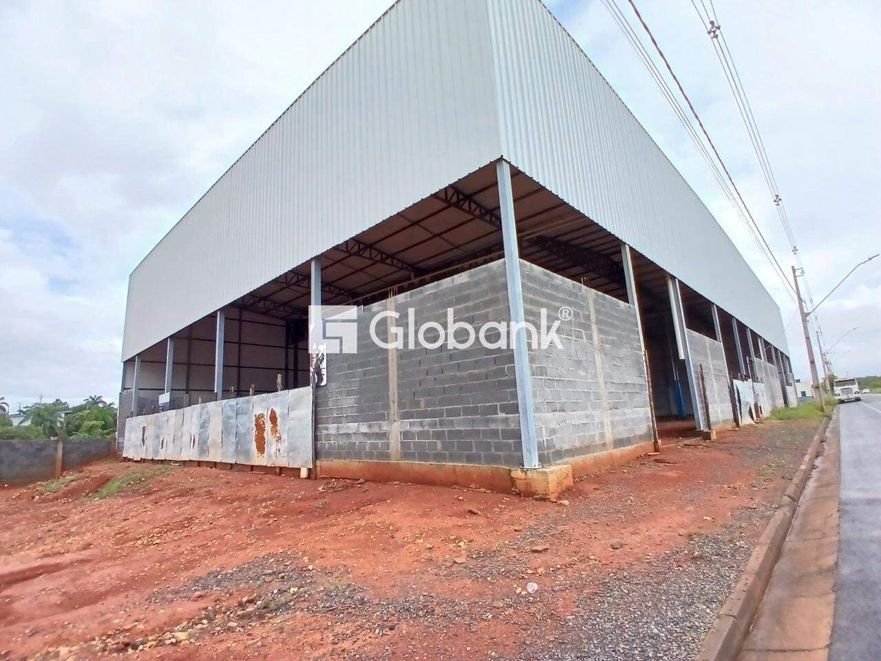 Galpão para aluguel Jardim Primavera 1.500m² Montes Claros MG: Fachada frente