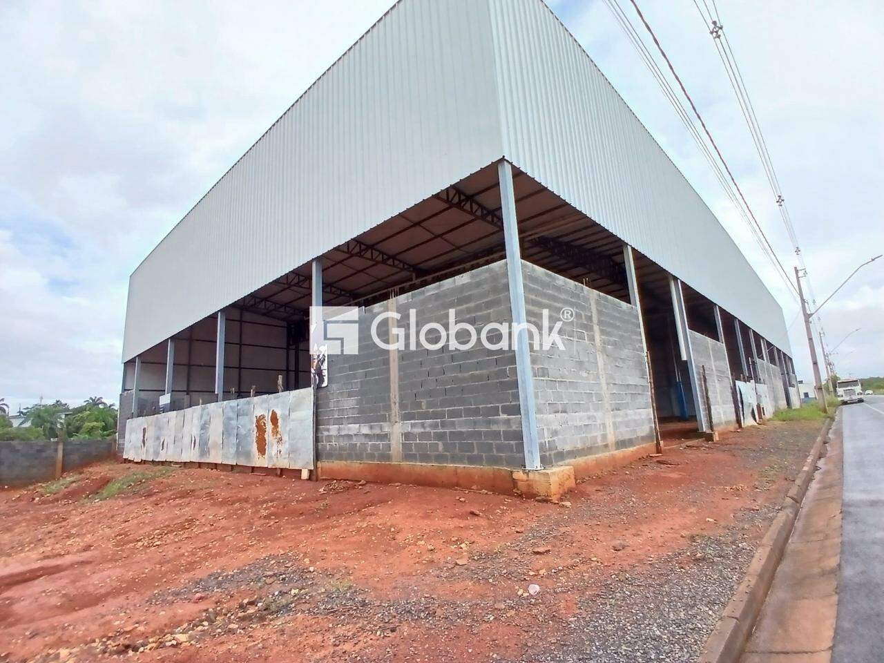 Galpão à venda Jardim Primavera 1.500m² Montes Claros MG: Fachada frente