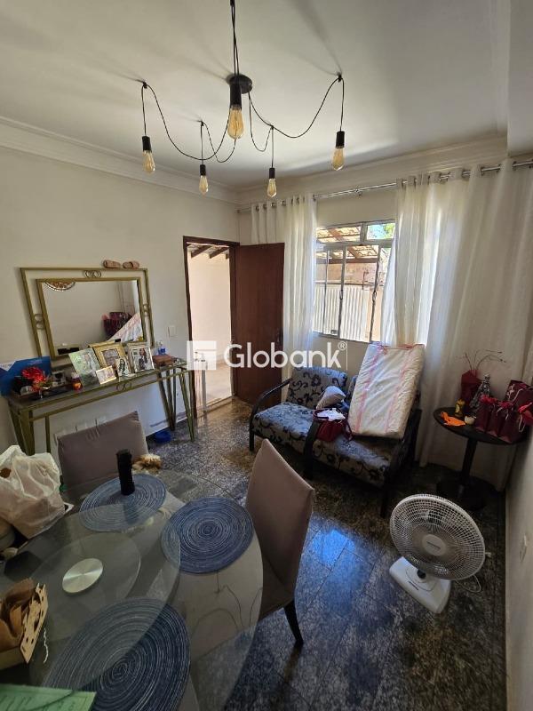 Casa 3 quartos à venda Sagrada Família 150m² Montes Claros MG: 