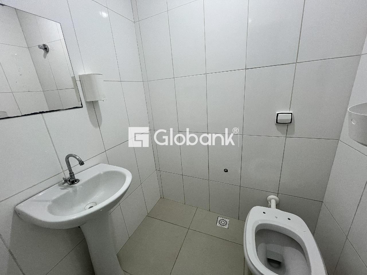 Ponto comercial para aluguel Cidade Nova 400m² Montes Claros MG: Banheiro social