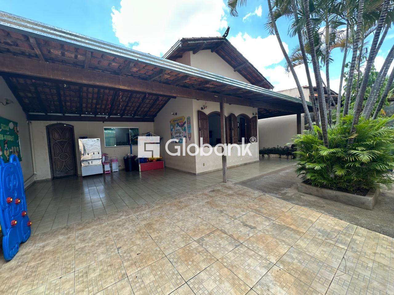 Casa 5 quartos para aluguel Cândida Câmara 163m² Montes Claros MG: Garagem