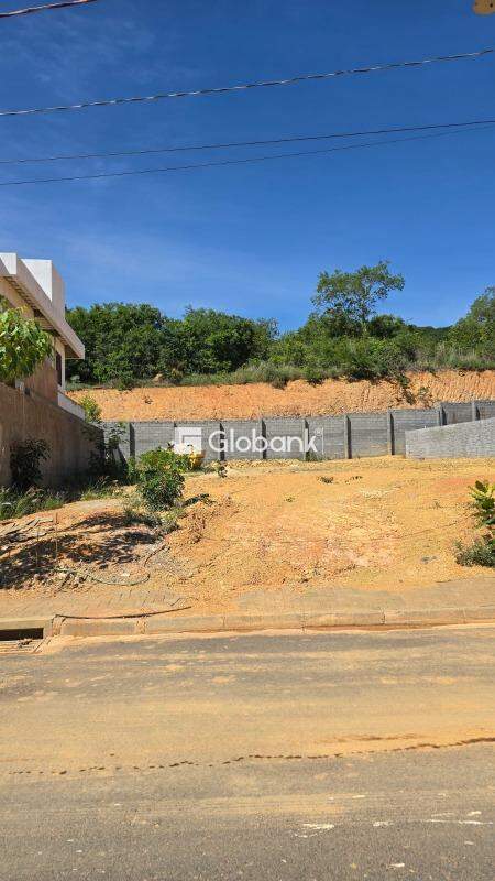 Terreno à venda Ibituruna 308m² Montes Claros MG: 