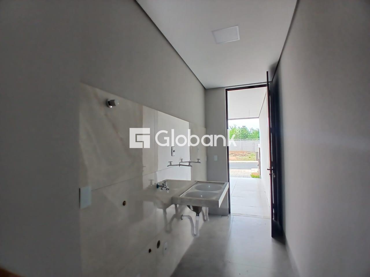 Casa 3 quartos à venda Residencial Villa Segura 150m² Montes Claros MG: Área de Serviço