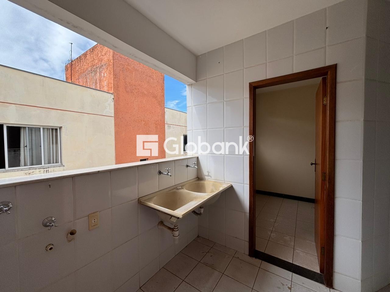 Apartamento 3 quartos para aluguel São José 110m² Montes Claros MG: Área de serviço