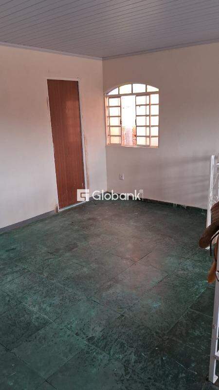 Casa 3 quartos à venda Sagrada Família 250m² Montes Claros MG: 