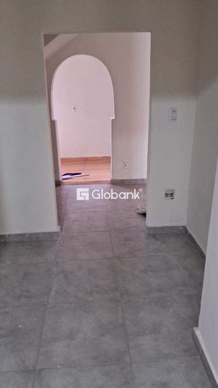 Casa 3 quartos à venda Sagrada Família 250m² Montes Claros MG: 