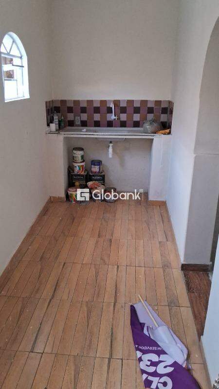 Casa 3 quartos à venda Sagrada Família 250m² Montes Claros MG: 