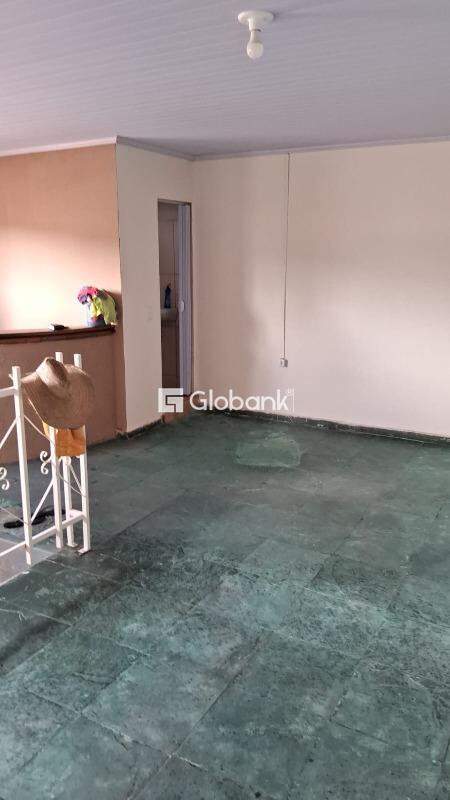 Casa 3 quartos à venda Sagrada Família 250m² Montes Claros MG: 