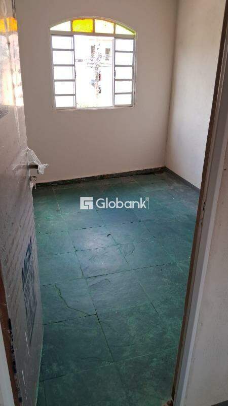 Casa 3 quartos à venda Sagrada Família 250m² Montes Claros MG: 