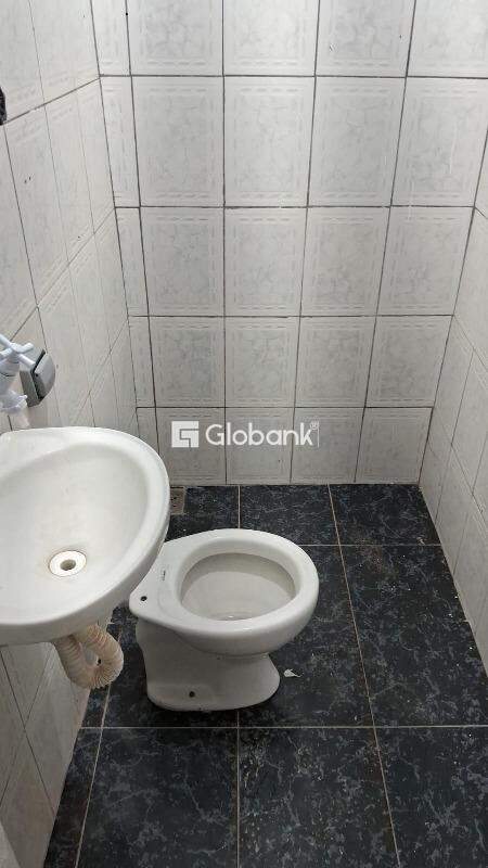 Casa 3 quartos à venda Sagrada Família 250m² Montes Claros MG: 