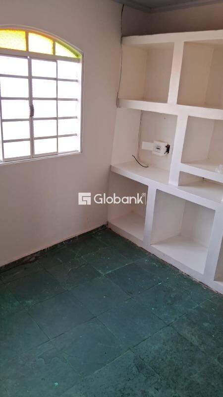 Casa 3 quartos à venda Sagrada Família 250m² Montes Claros MG: 