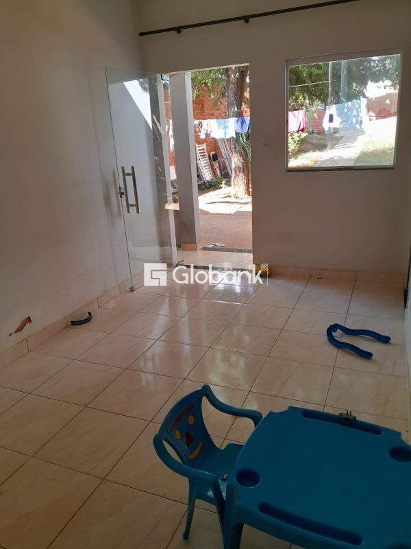 Casa 2 quartos à venda Vila Oliveira 80m² Montes Claros MG: 