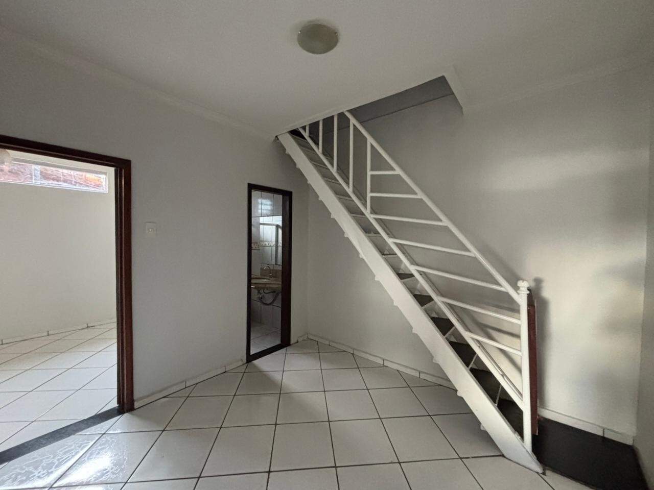 Casa 4 quartos para aluguel Vila Ipiranga 100m² Montes Claros MG: Sala