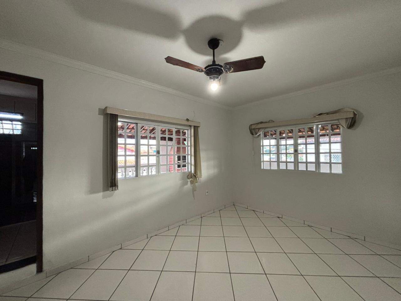 Casa 4 quartos para aluguel Vila Ipiranga 100m² Montes Claros MG: Suite