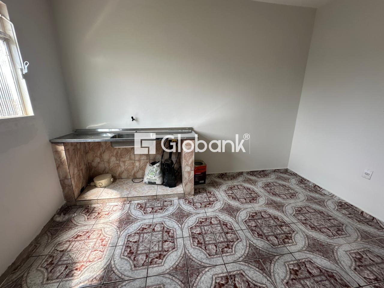 Casa 4 quartos para aluguel Jardim Alvorada 70m² Montes Claros MG: Área de serviço