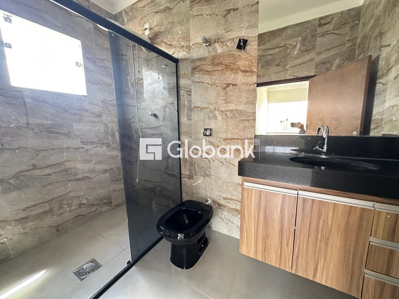 Casa 4 quartos para aluguel Jardim Alvorada 70m² Montes Claros MG: Banheiro social