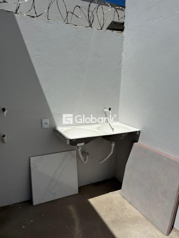 Casa 2 quartos à venda Novo Primavera 54m² Montes Claros MG: Área de serviço