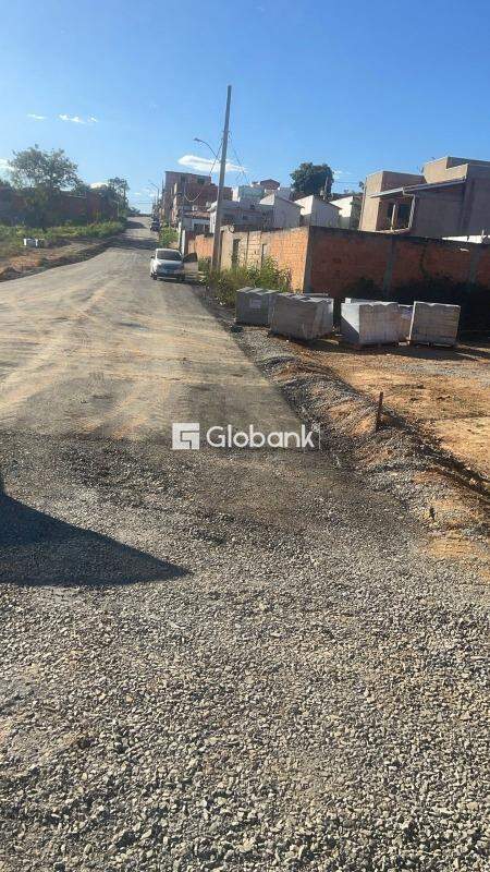 Terreno à venda Carmelo 200m² Montes Claros MG: 