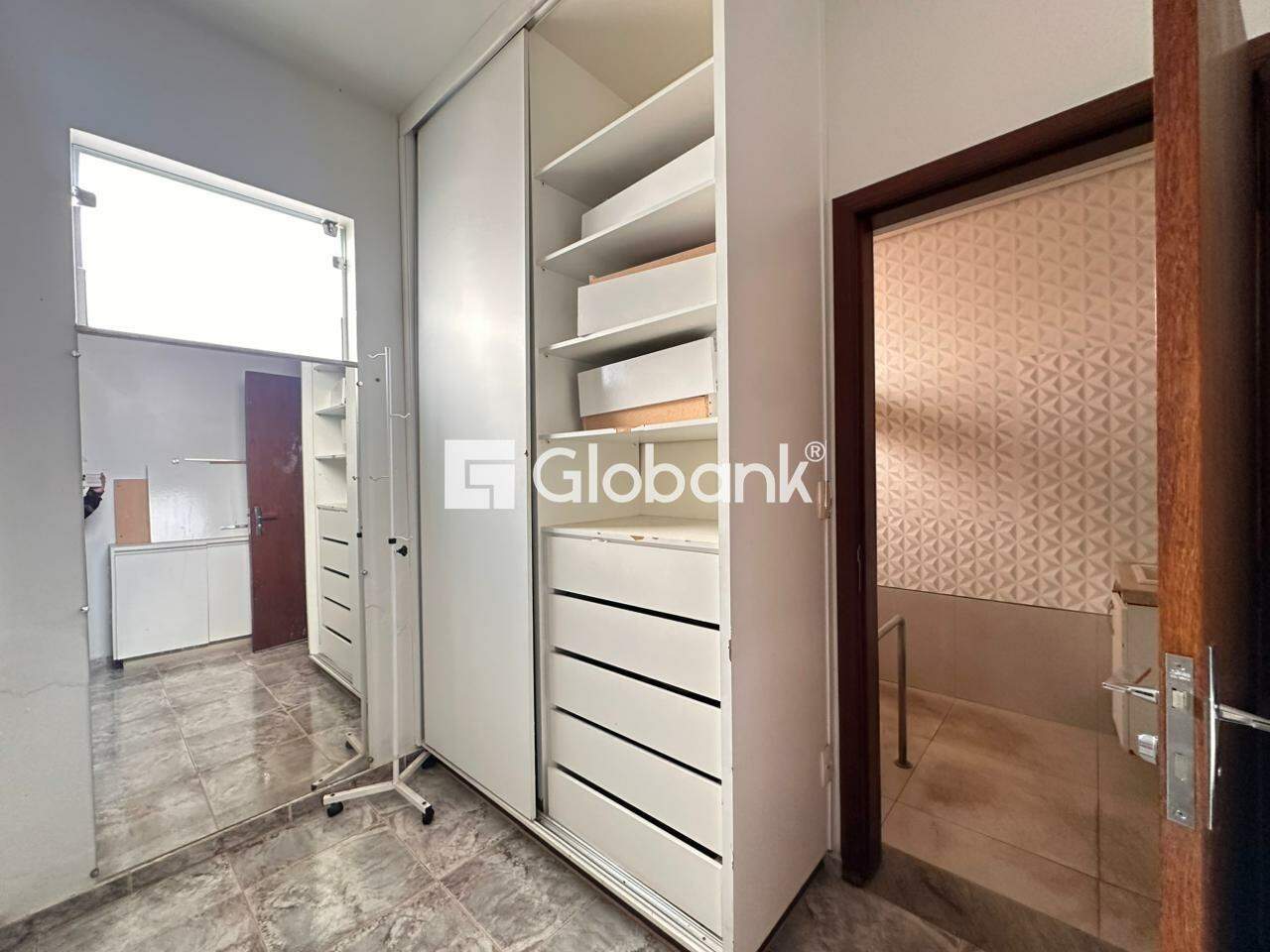 Casa 5 quartos à venda Cândida Câmara 200m² Montes Claros MG: 