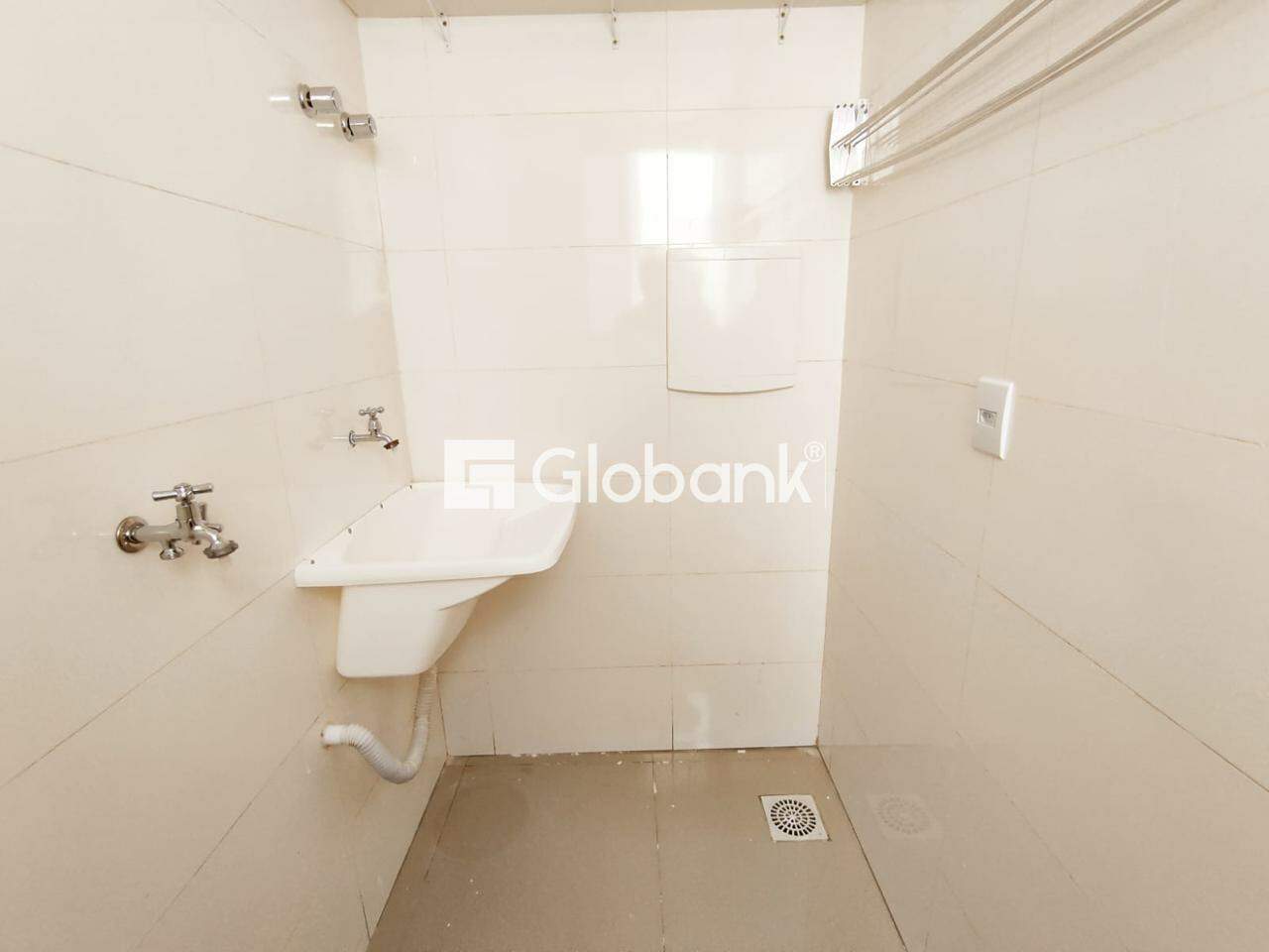 Apartamento 3 quartos para aluguel São José 90m² Montes Claros MG: Área de serviço