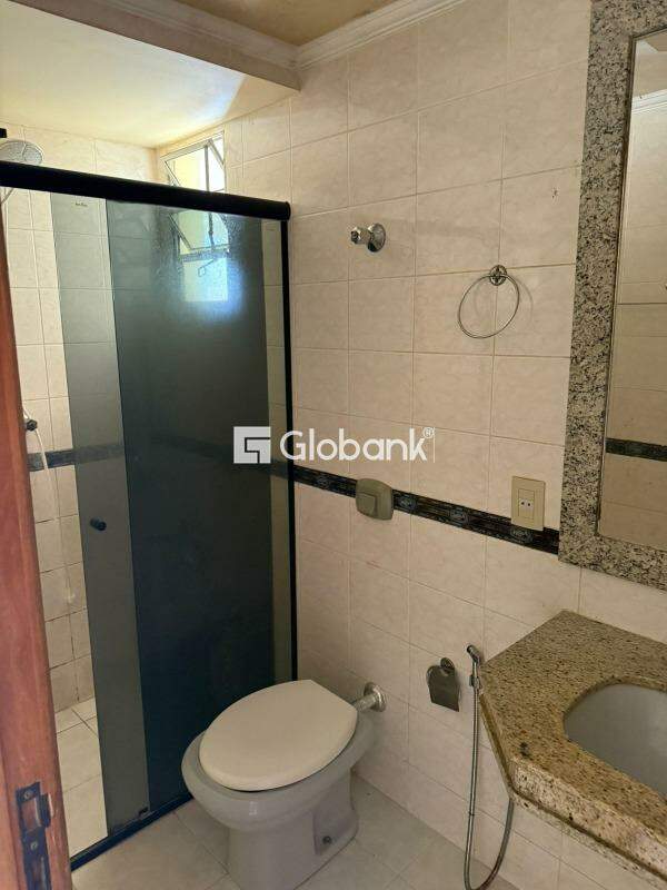 Apartamento 3 quartos para aluguel Centro 90m² Montes Claros MG: Banheiro social