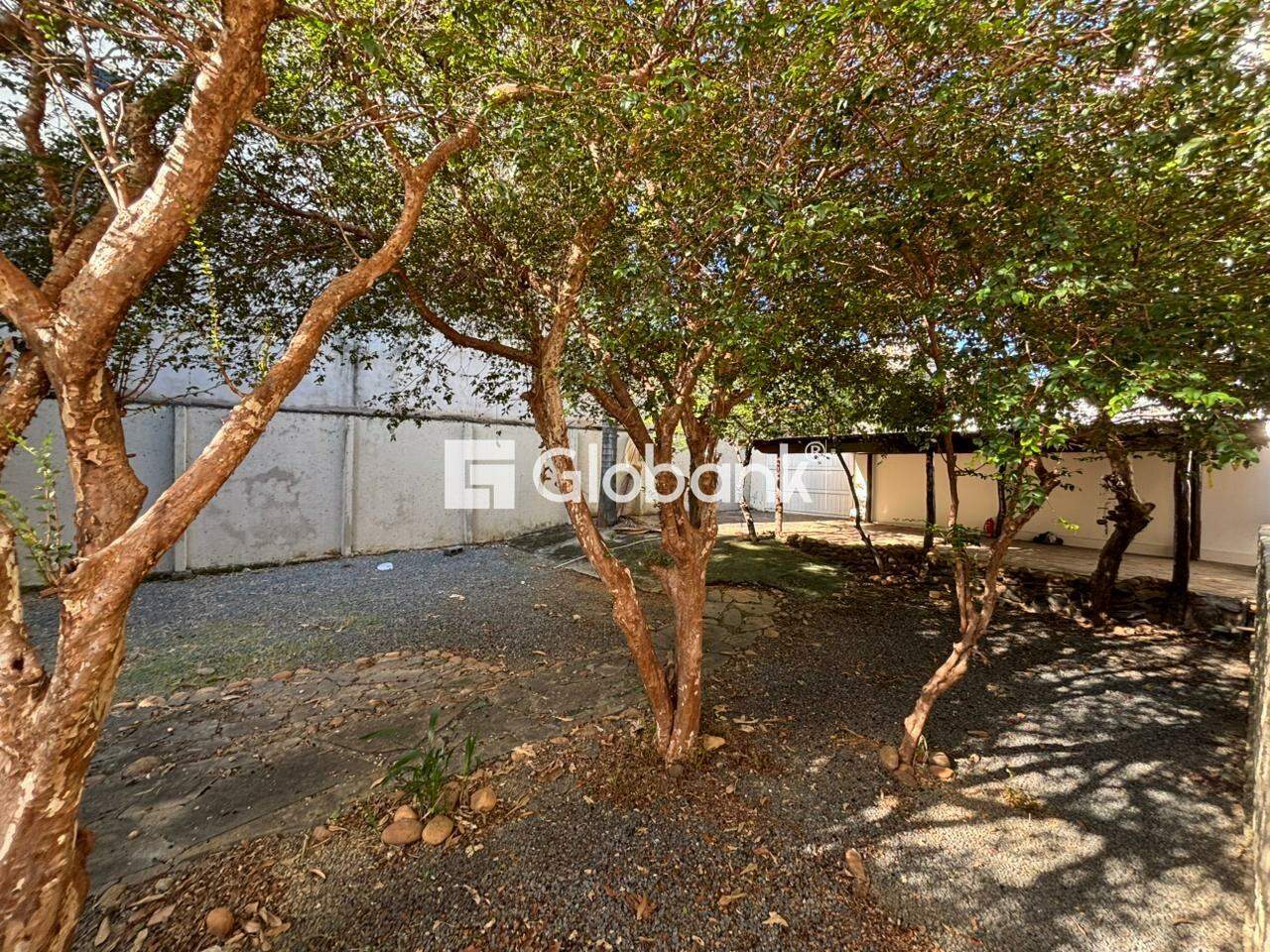 Casa 5 quartos à venda São José 347m² Montes Claros MG: Quintal