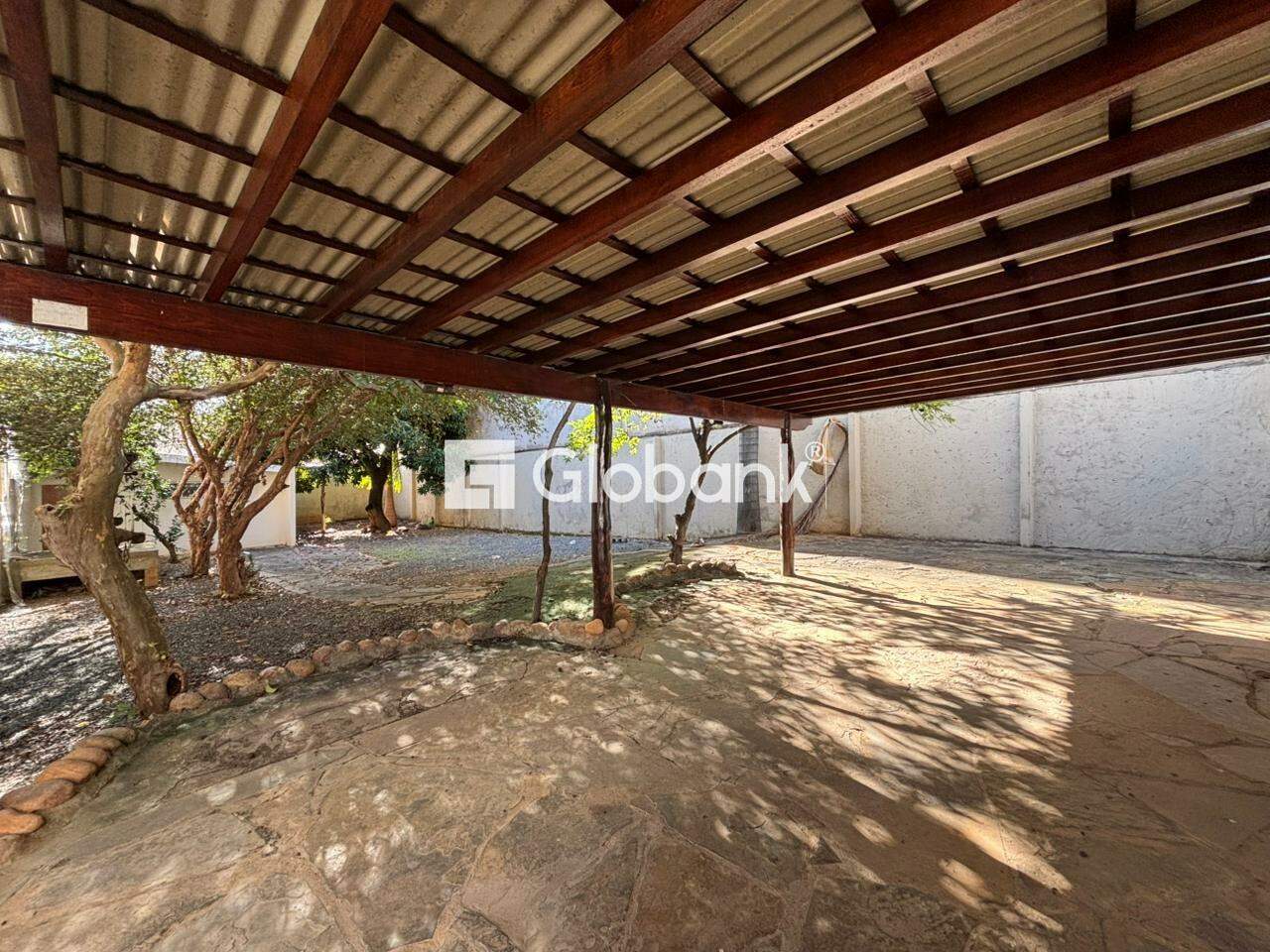 Casa 5 quartos à venda São José 347m² Montes Claros MG: Garagem