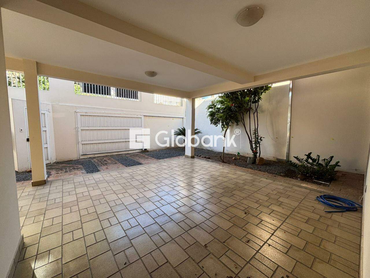 Casa 5 quartos à venda São José 347m² Montes Claros MG: Garagem