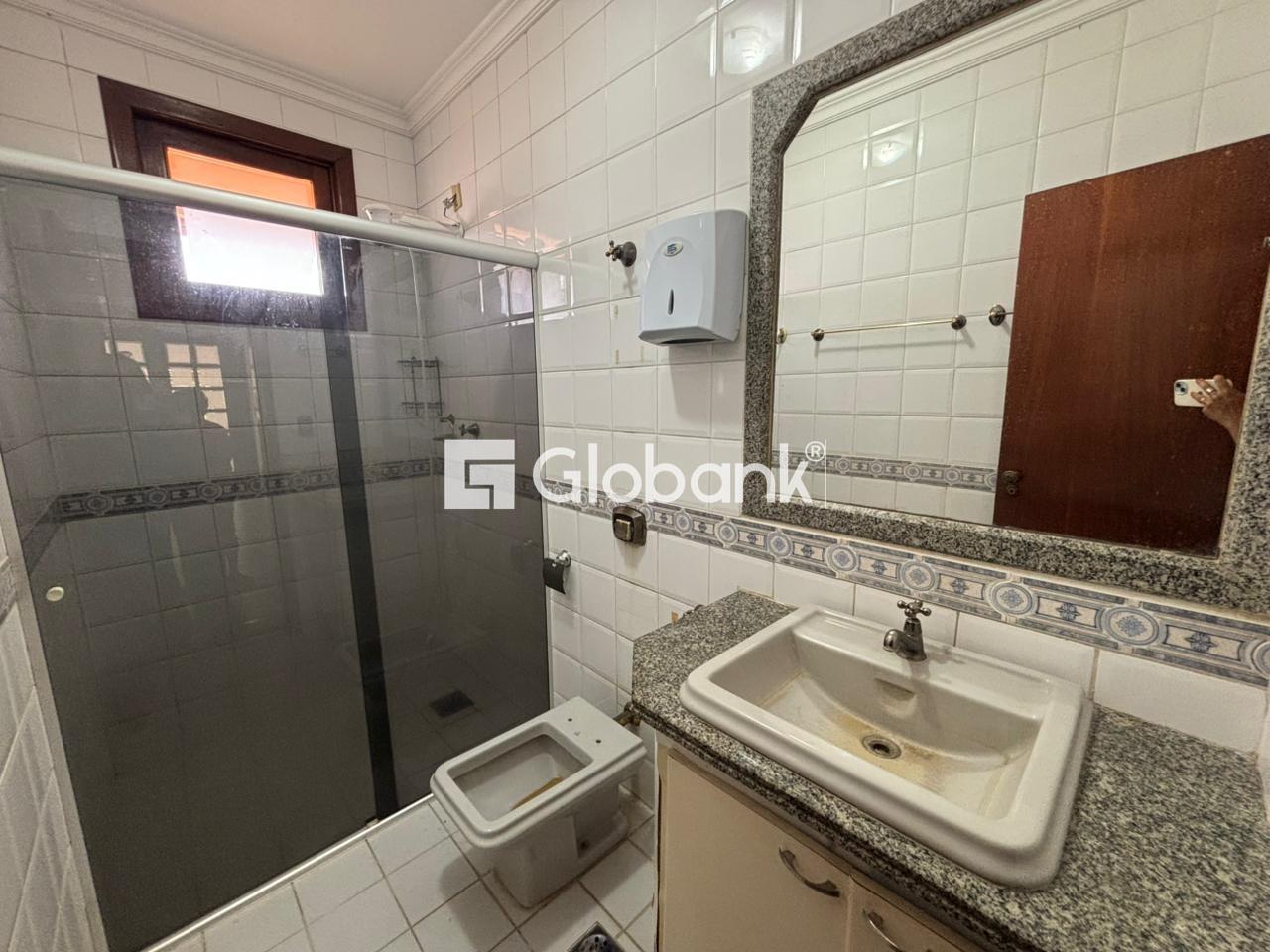 Casa 5 quartos à venda São José 347m² Montes Claros MG: Banheiro social