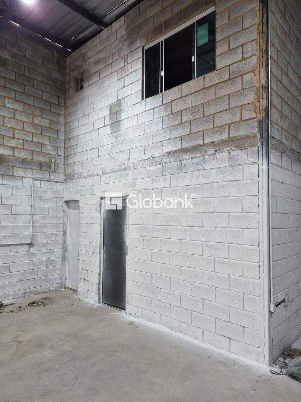 Galpão à venda Independência 250m² Montes Claros MG: 