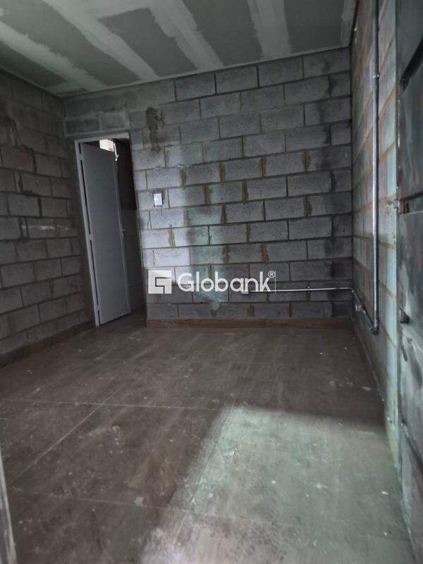 Galpão à venda Independência 250m² Montes Claros MG: 