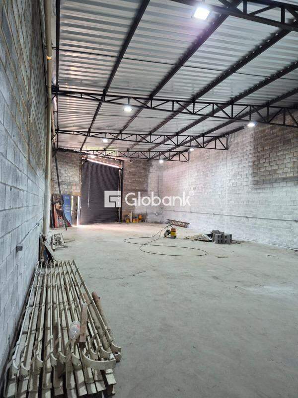 Galpão à venda Independência 250m² Montes Claros MG: 