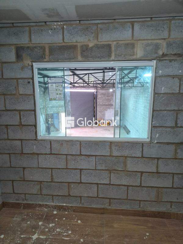 Galpão à venda Independência 250m² Montes Claros MG: 