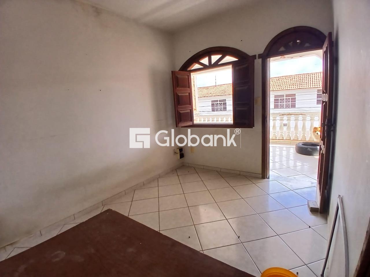 Casa 4 quartos à venda Sagrada Família 139m² Montes Claros MG: 