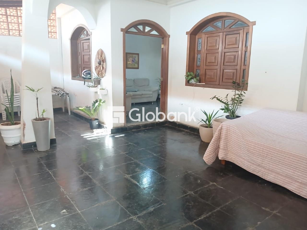 Casa 4 quartos à venda Sagrada Família 139m² Montes Claros MG: 