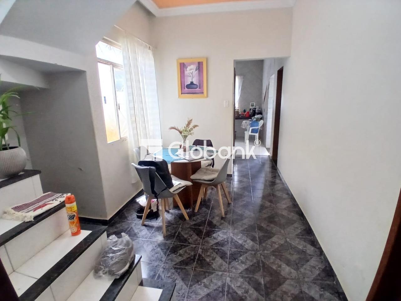 Casa 4 quartos à venda Sagrada Família 139m² Montes Claros MG: 